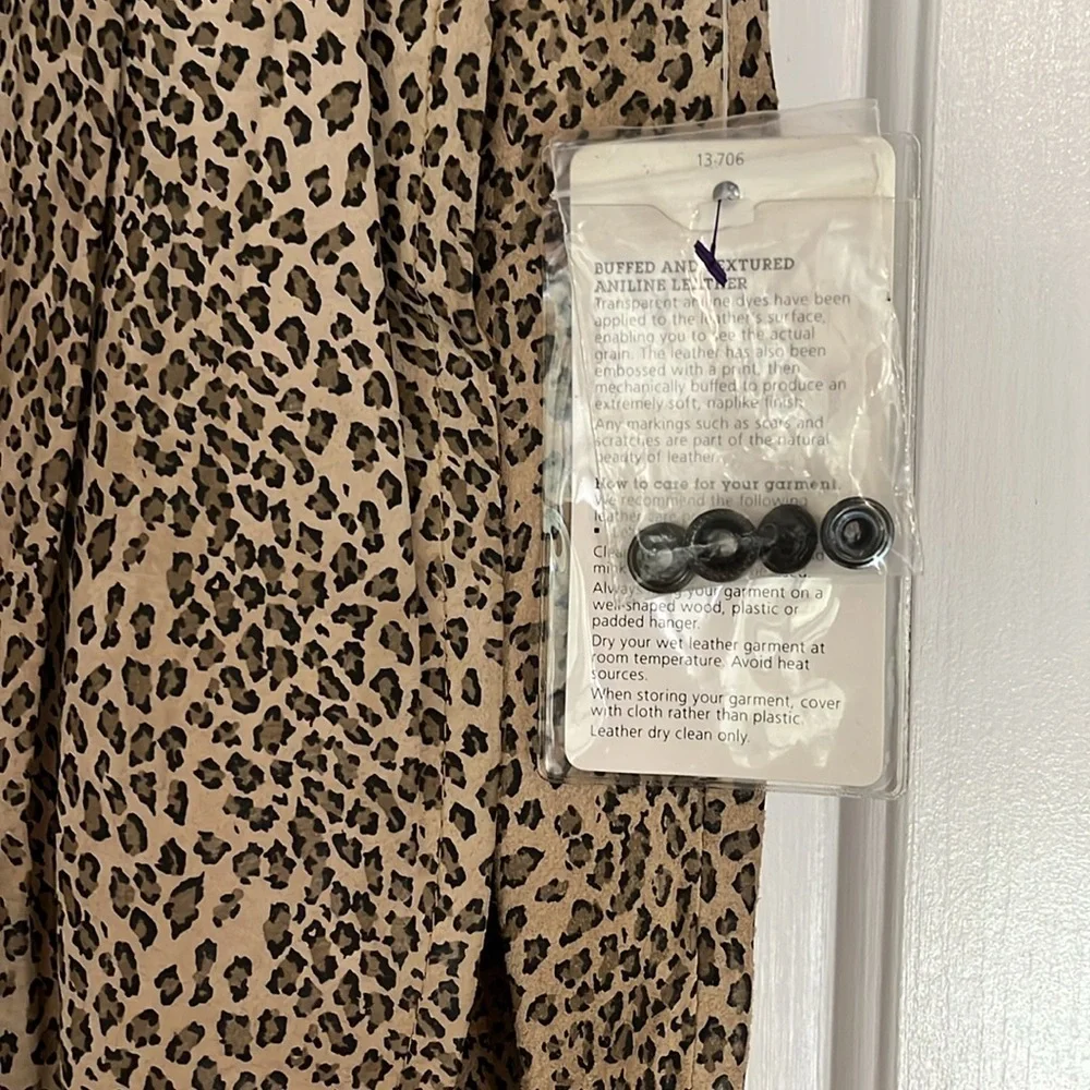 NWT Vintage 100% Leather Deadstock Chia‎ Leopard Print Wrap Skirt Size 10 90s